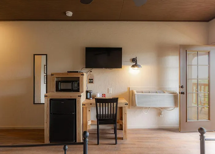 Miners #3 -two Double Beds - Private Balcony - Walk To The Action Chalet *