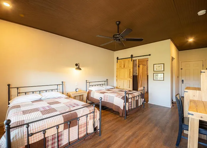 Chalet Miners #3 -two Double Beds - Private Balcony - Walk To The Action *