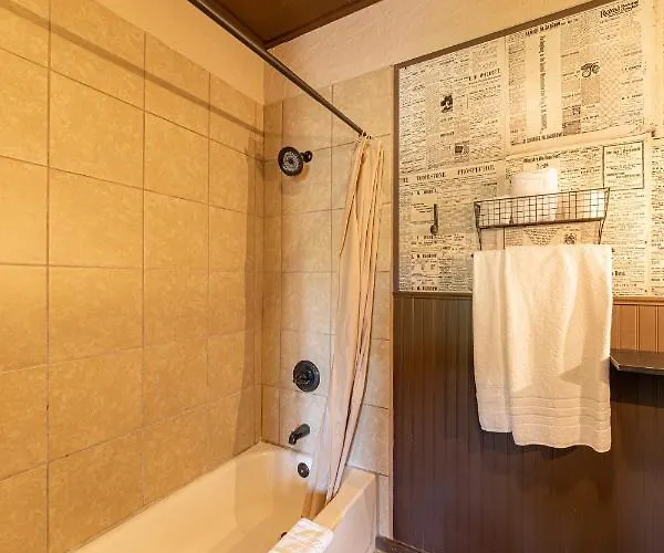 Miners #3 -two Double Beds - Private Balcony - Walk To The Action Tombstone